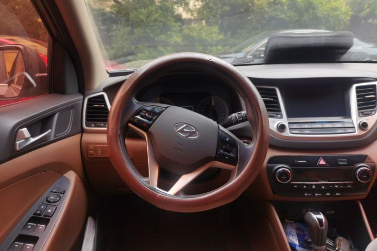 Used Hyundai Tucson 2015 1.6T Dual-Clutch Two-Wheel-Drive Smart Model Steering Wheel