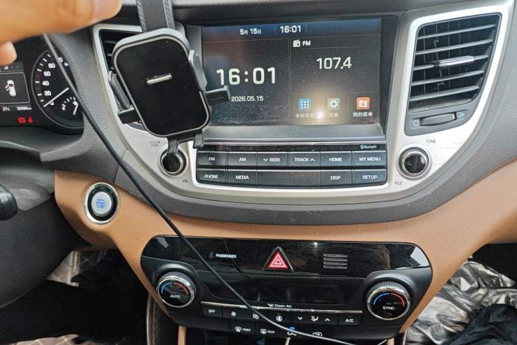 Used Hyundai Tucson 2015 1.6T Dual-Clutch Two-Wheel-Drive Smart Model Audio And AC Panel