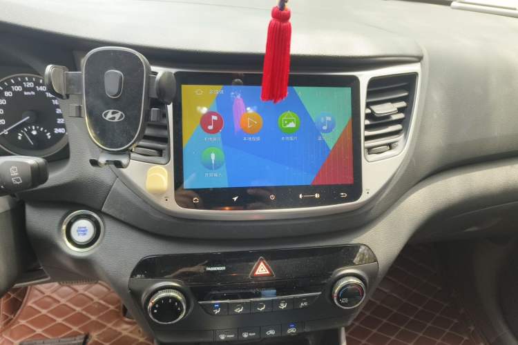 Used Hyundai Tucson 2015 2.0L Automatic Two-Wheel Drive Smart Version Audio And AC Panel