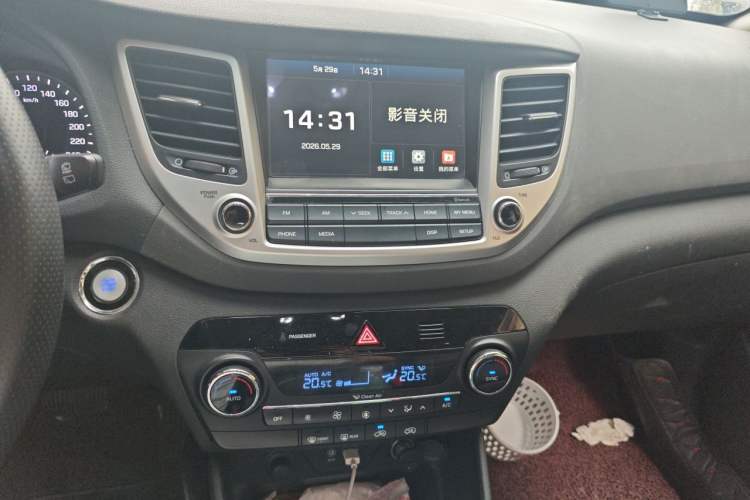 Used Hyundai Tucson 2015 1.6T Dual-Clutch Two-Wheel-Drive Smart Model Audio And AC Panel