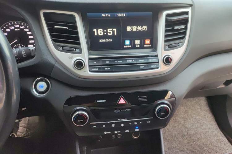Used Hyundai Tucson 2015 1.6T Dual-Clutch Two-Wheel-Drive Smart Model Audio And AC Panel
