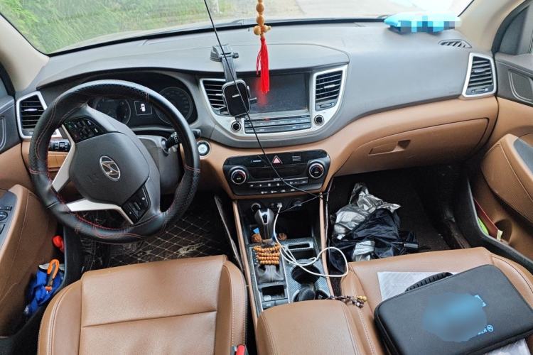 Used Hyundai Tucson 2015 1.6T Dual-Clutch Two-Wheel-Drive Smart Model Center Console