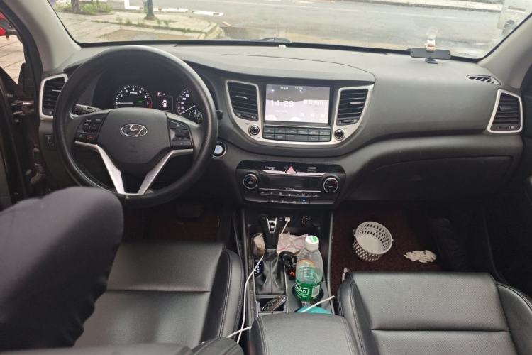 Used Hyundai Tucson 2015 1.6T Dual-Clutch Two-Wheel-Drive Smart Model Center Console