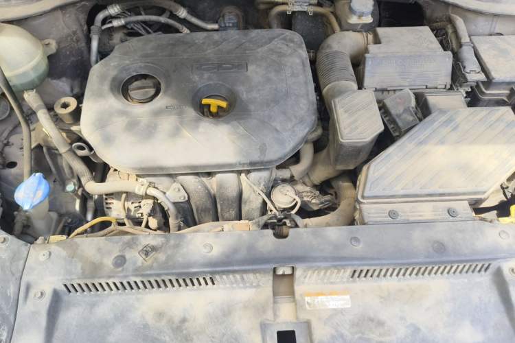 Used Hyundai Tucson 2015 2.0L Automatic Two-Wheel Drive Smart Version Engine Bay