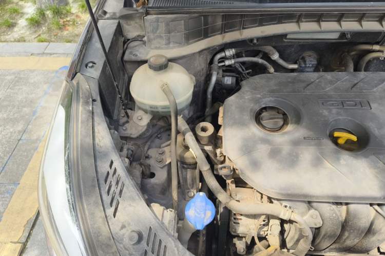 Used Hyundai Tucson 2015 2.0L Automatic Two-Wheel Drive Smart Version Engine Bay Right