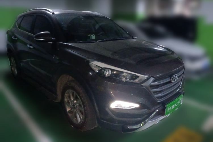 Used Hyundai Tucson 2015 1.6T Dual-Clutch Two-Wheel-Drive Smart Model Front Right 45 Deg