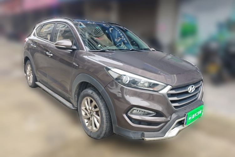 Used Hyundai Tucson 2015 1.6T Dual-Clutch Two-Wheel-Drive Smart Model Front Right 45 Deg