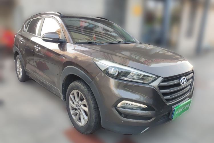 Used Hyundai Tucson 2015 1.6T Dual-Clutch Two-Wheel-Drive Smart Model Front Right 45 Deg