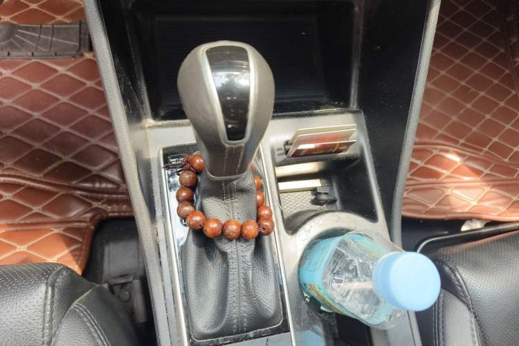 Used Hyundai Tucson 2015 2.0L Automatic Two-Wheel Drive Smart Version Gear Lever