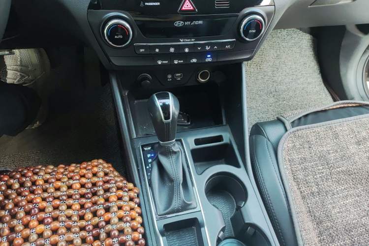 Used Hyundai Tucson 2015 1.6T Dual-Clutch Two-Wheel-Drive Smart Model Gear Lever