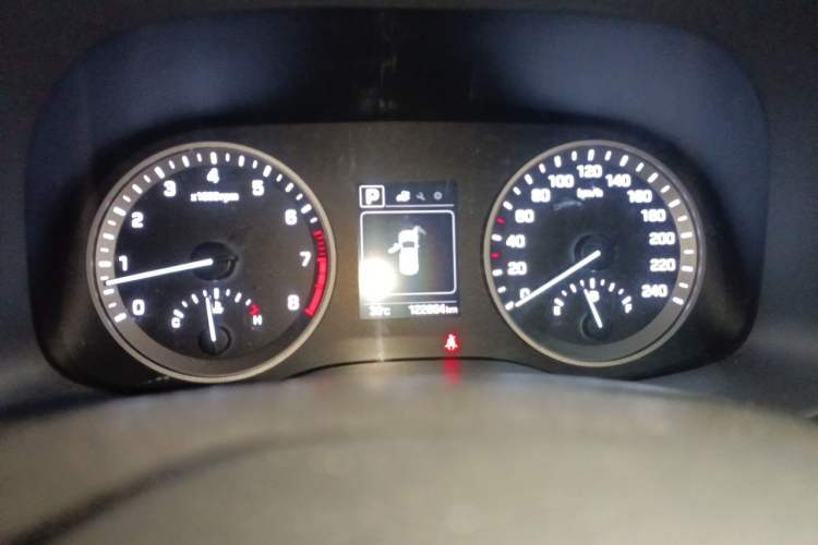 Used Hyundai Tucson 2015 1.6T Dual-Clutch Two-Wheel-Drive Smart Model Instrument Cluster