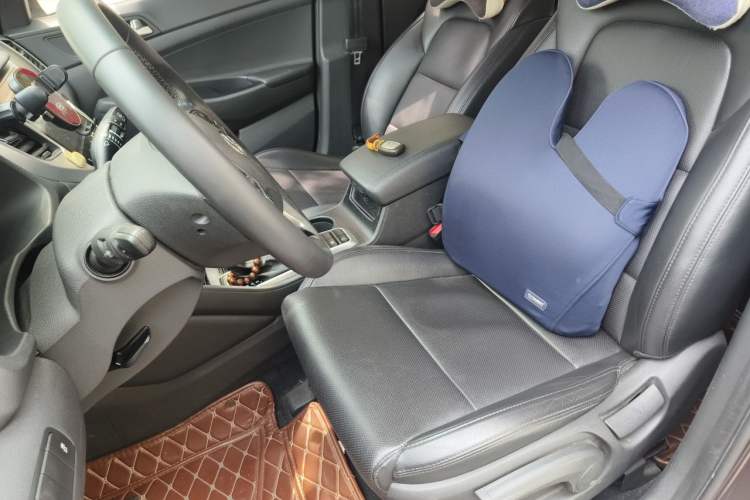 Used Hyundai Tucson 2015 2.0L Automatic Two-Wheel Drive Smart Version Left Front Seat