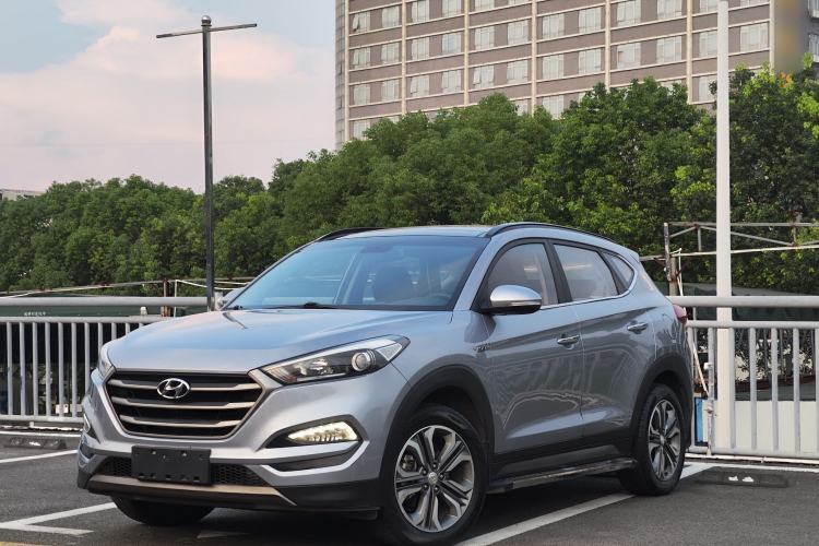 Used Hyundai Tucson 2015 1.6T Dual-Clutch Two-Wheel-Drive Leading Model Guazi used car, China used car export, Used car for sale, Used Hyundai cars, Cheapest cars for sale
