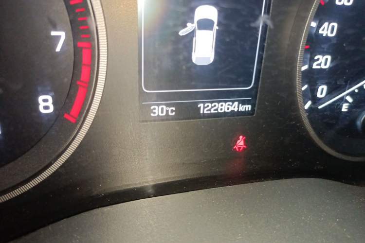 Used Hyundai Tucson 2015 1.6T Dual-Clutch Two-Wheel-Drive Smart Model Odometer Close Up