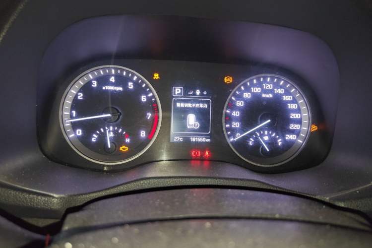 Used Hyundai Tucson 2015 1.6T Dual-Clutch Two-Wheel-Drive Leading Model Odometer Close Up