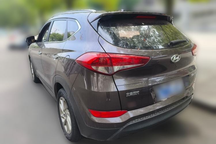 Used Hyundai Tucson 2015 2.0L Automatic Two-Wheel Drive Smart Version Rear Left 45 Deg