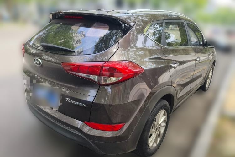 Used Hyundai Tucson 2015 2.0L Automatic Two-Wheel Drive Smart Version Rear Right 45 Deg