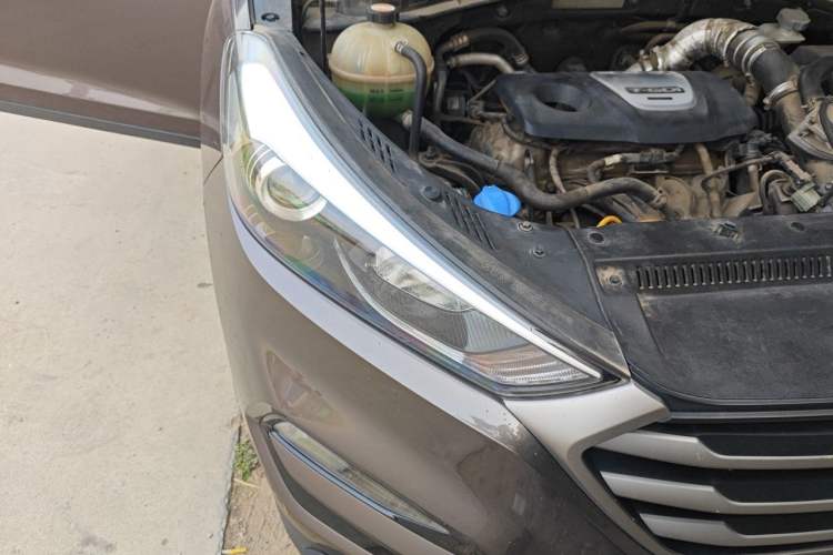 Used Hyundai Tucson 2015 1.6T Dual-Clutch Two-Wheel-Drive Smart Model Right Front Headlight