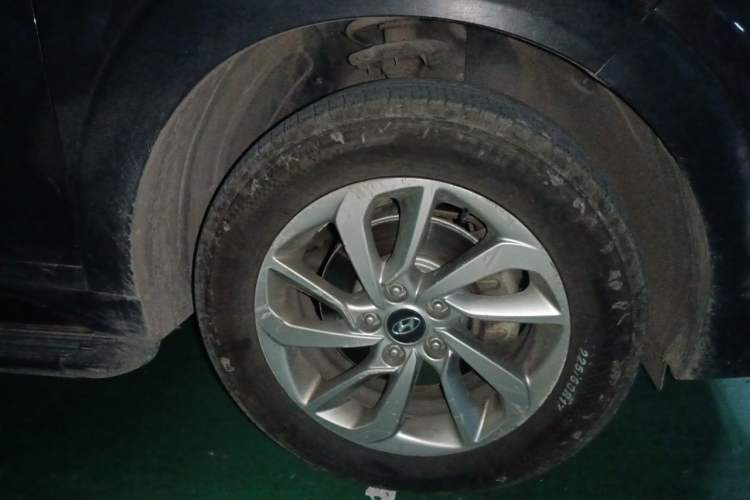Used Hyundai Tucson 2015 1.6T Dual-Clutch Two-Wheel-Drive Smart Model Right Front Wheel Hub