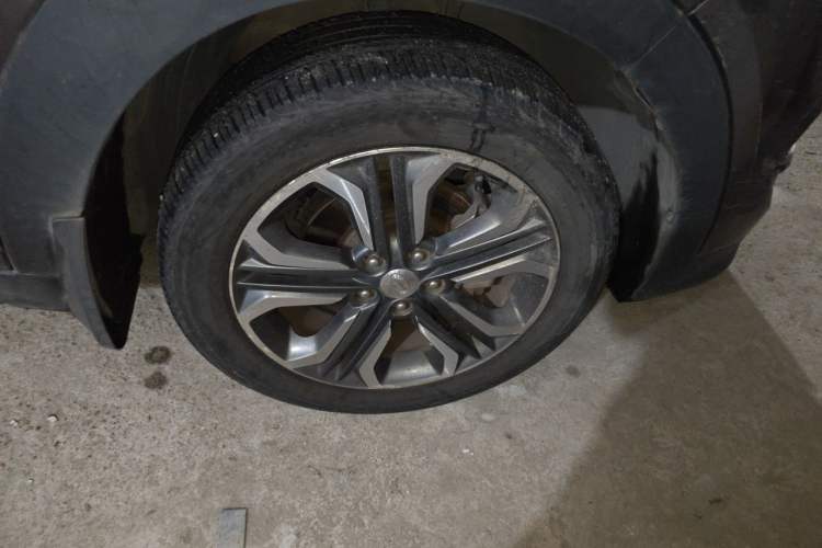 Used Hyundai Tucson 2015 1.6T Dual-Clutch Two-Wheel-Drive Leading Model Right Front Wheel Hub