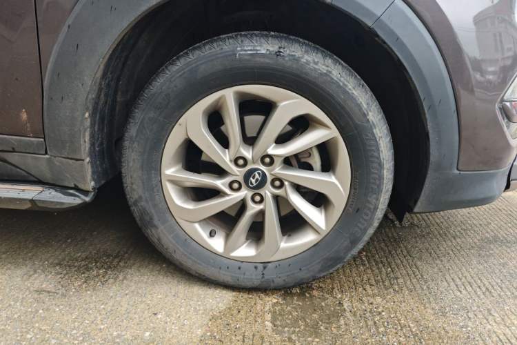 Used Hyundai Tucson 2015 1.6T Dual-Clutch Two-Wheel-Drive Smart Model Right Front Wheel Hub