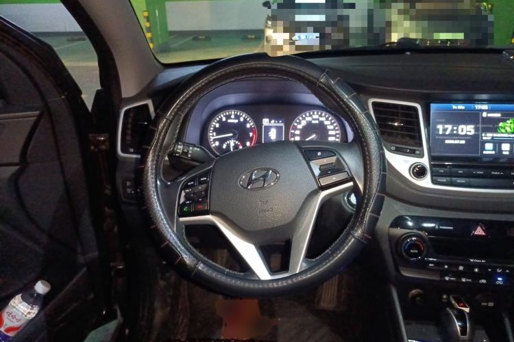 Used Hyundai Tucson 2015 1.6T Dual-Clutch Two-Wheel-Drive Smart Model Steering Wheel