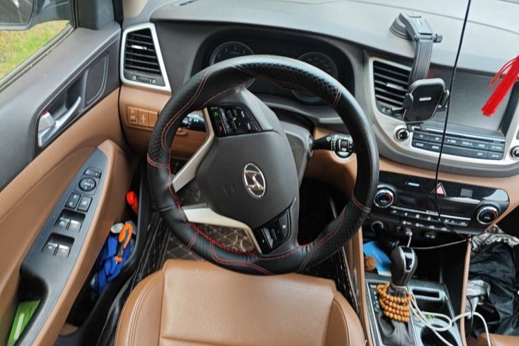 Used Hyundai Tucson 2015 1.6T Dual-Clutch Two-Wheel-Drive Smart Model Steering Wheel