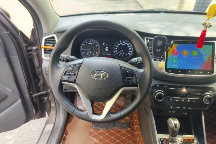 Used Hyundai Tucson 2015 2.0L Automatic Two-Wheel Drive Smart Version Steering Wheel