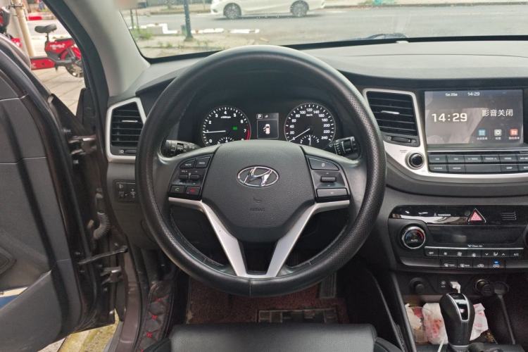 Used Hyundai Tucson 2015 1.6T Dual-Clutch Two-Wheel-Drive Smart Model Steering Wheel