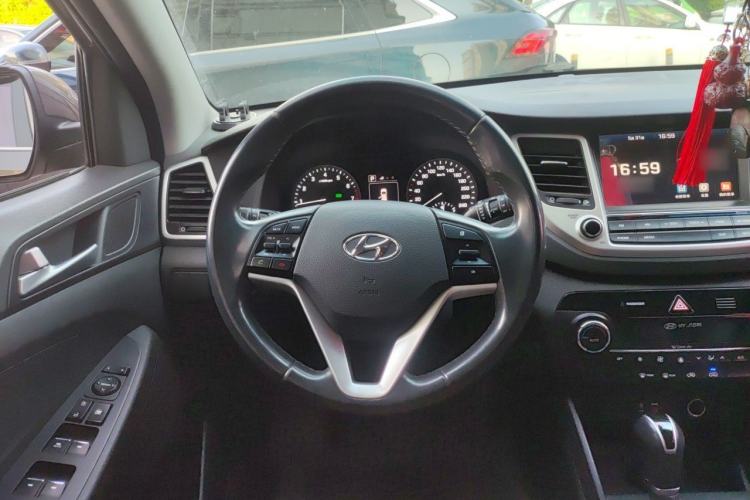 Used Hyundai Tucson 2015 1.6T Dual-Clutch Two-Wheel-Drive Smart Model Steering Wheel