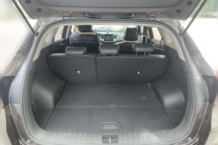 Used Hyundai Tucson 2015 2.0L Automatic Two-Wheel Drive Smart Version Trunk