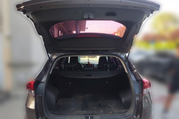 Used Hyundai Tucson 2015 1.6T Dual-Clutch Two-Wheel-Drive Smart Model Trunk