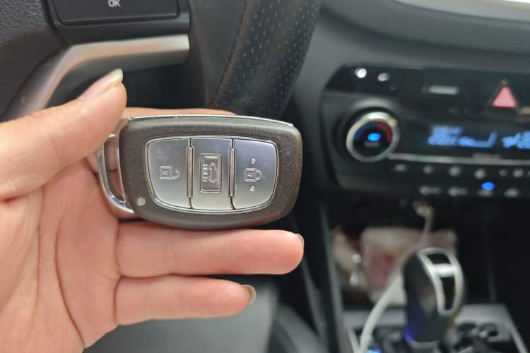 Used Hyundai Tucson 2015 1.6T Dual-Clutch Two-Wheel-Drive Smart Model Vehicle Key