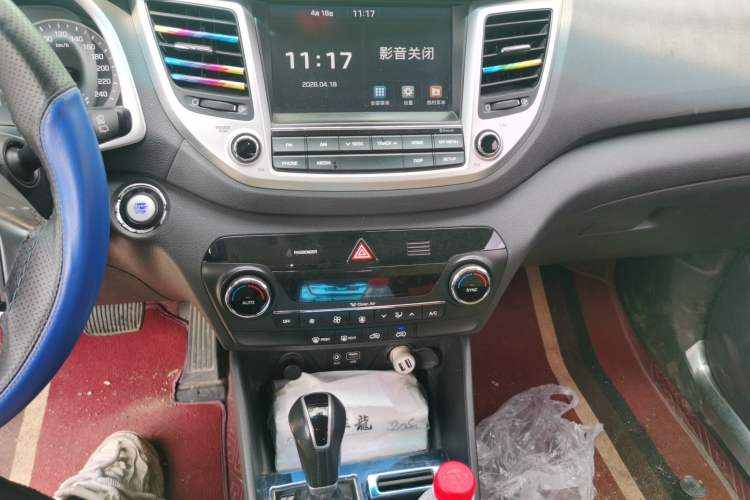 Used Hyundai Tucson 2015 1.6T Dual-Clutch Two-Wheel-Drive Smart Model Audio And AC Panel
