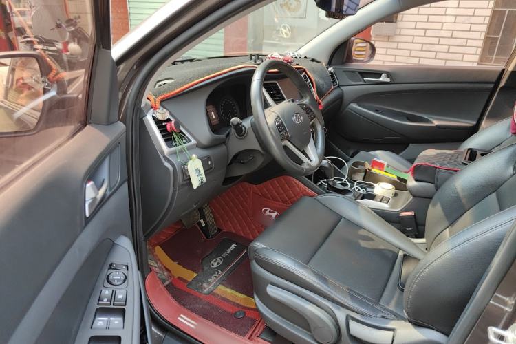 Used Hyundai Tucson 2015 1.6T Dual-Clutch Two-Wheel-Drive Smart Model Driver Seat