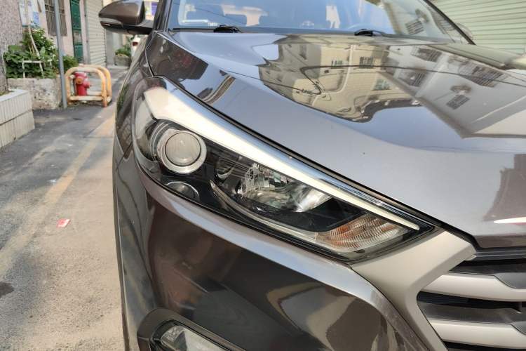 Used Hyundai Tucson 2015 1.6T Dual-Clutch Two-Wheel-Drive Smart Model Right Front Headlight