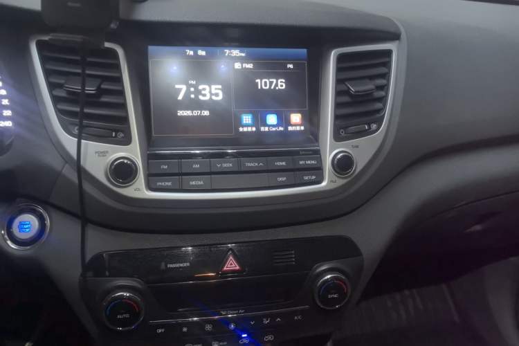 Used Hyundai Tucson 2015 1.6T Dual-Clutch Two-Wheel-Drive Smart Model Audio And AC Panel
