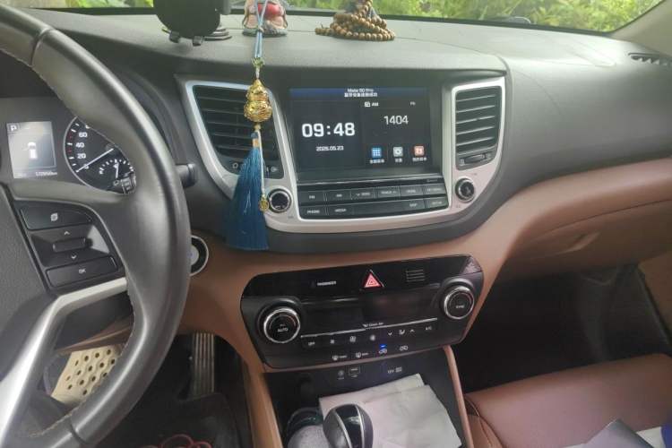 Used Hyundai Tucson 2015 1.6T Dual-Clutch Two-Wheel-Drive Smart Model Audio And AC Panel