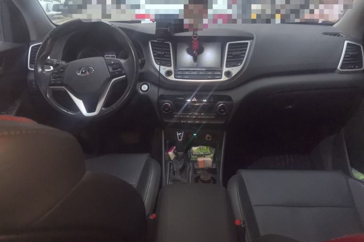 Used Hyundai Tucson 2015 1.6T Dual-Clutch Two-Wheel-Drive Smart Model Center Console