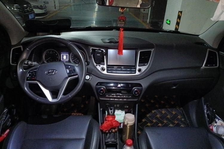 Used Hyundai Tucson 2015 1.6T Dual-Clutch Two-Wheel-Drive Smart Model Center Console