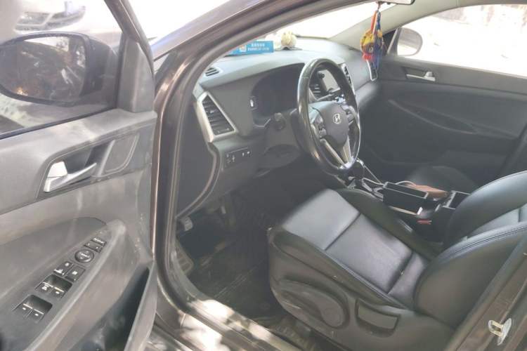 Used Hyundai Tucson 2015 1.6T Dual-Clutch Two-Wheel-Drive Leading Model Driver Seat