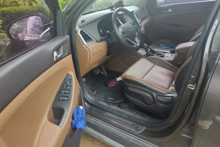 Used Hyundai Tucson 2015 1.6T Dual-Clutch Two-Wheel-Drive Smart Model Driver Seat