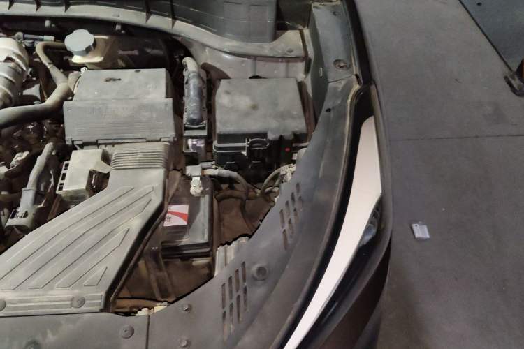 Used Hyundai Tucson 2015 1.6T Dual-Clutch Two-Wheel-Drive Comfort Model Engine Bay Left
