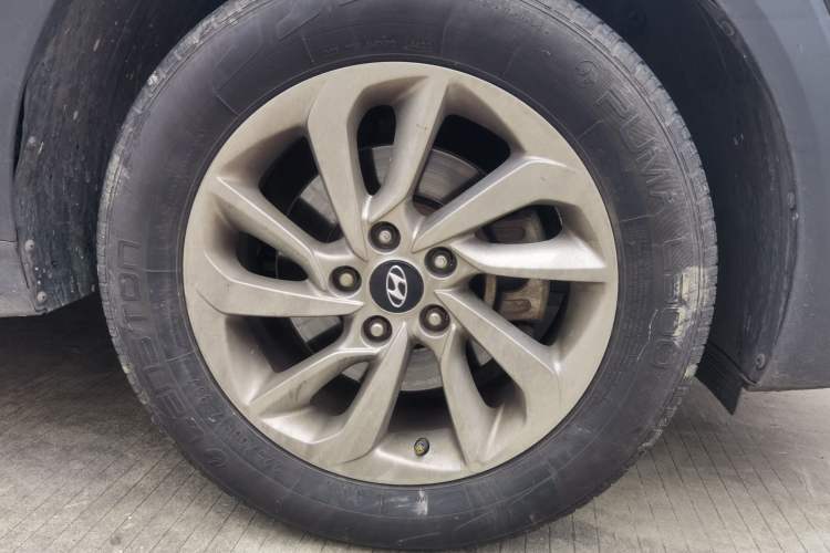 Used Hyundai Tucson 2015 1.6T Dual-Clutch Two-Wheel-Drive Smart Model Exterior 1