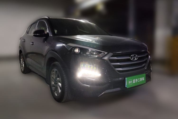 Used Hyundai Tucson 2015 1.6T Dual-Clutch Two-Wheel-Drive Comfort Model Front Right 45 Deg
