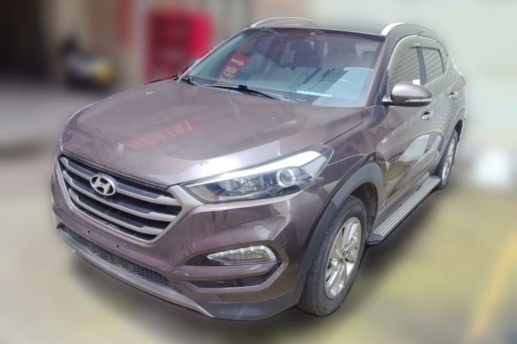 Used Hyundai Tucson 2015 1.6T Dual-Clutch Two-Wheel-Drive Smart Model Front Right 45 Deg