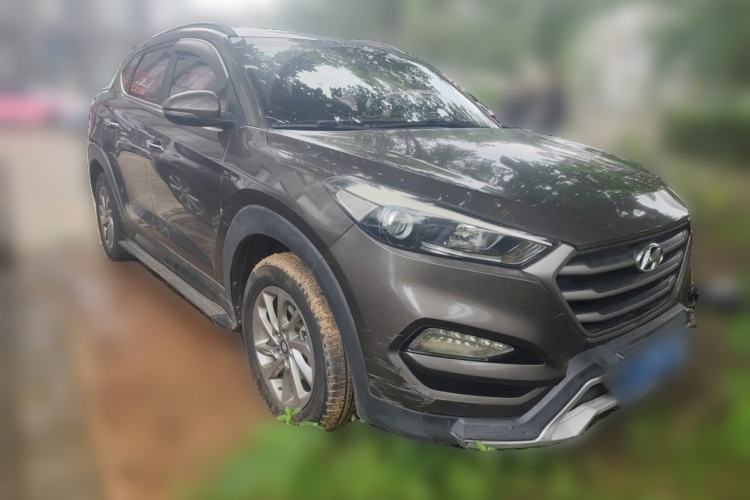 Used Hyundai Tucson 2015 1.6T Dual-Clutch Two-Wheel-Drive Smart Model Front Right 45 Deg