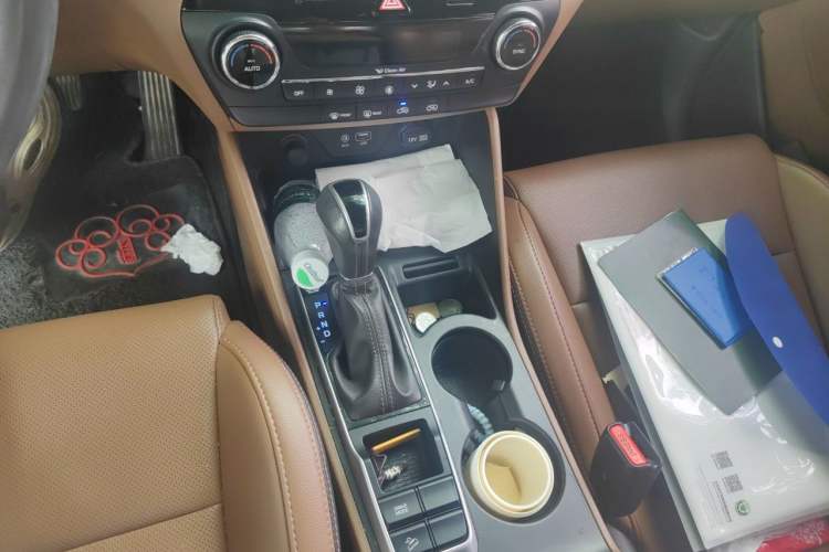 Used Hyundai Tucson 2015 1.6T Dual-Clutch Two-Wheel-Drive Smart Model Gear Lever