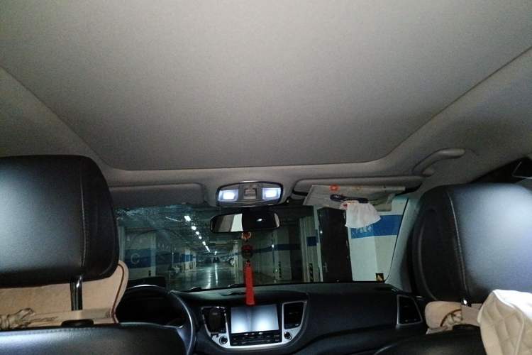 Used Hyundai Tucson 2015 1.6T Dual-Clutch Two-Wheel-Drive Smart Model Headliner