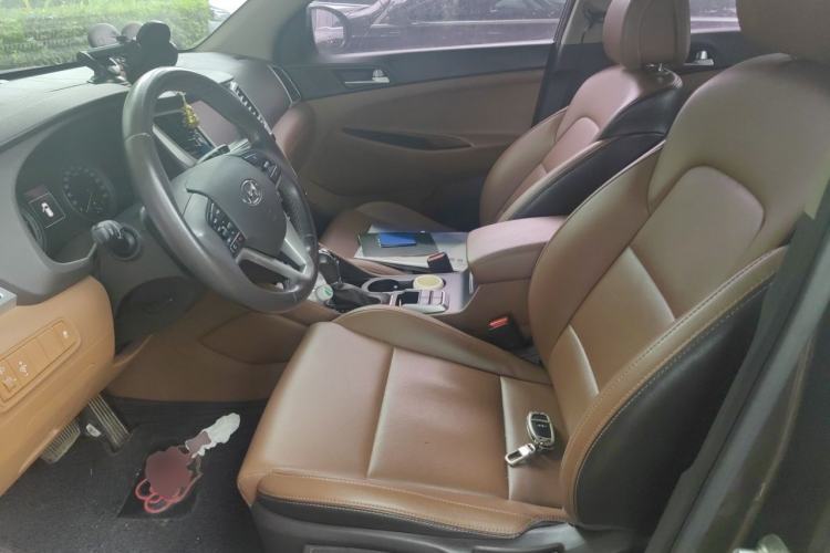 Used Hyundai Tucson 2015 1.6T Dual-Clutch Two-Wheel-Drive Smart Model Left Front Seat